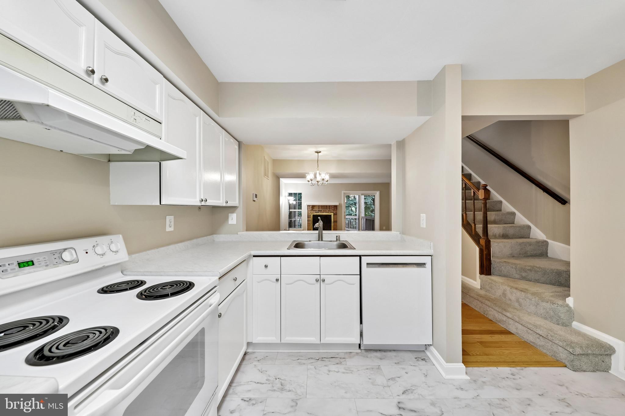 2062 Derby Ridge Lane, Unit 316 Silver Spring, MD 20910 - Photo 18 of 48 Kitchen