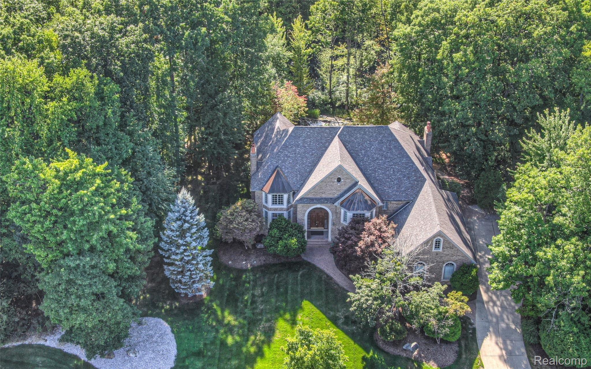 5590 Carrollton Court Rochester, MI 48306 - Photo 6 of 51 04 - Surrounded By Woods.jpg