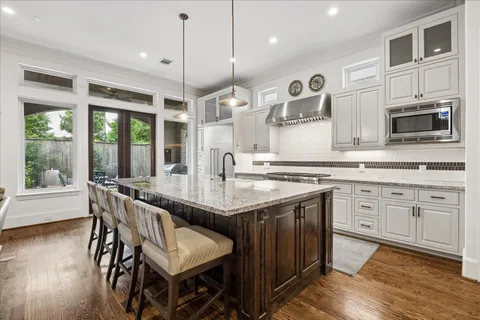 $899,000 | 1525 Early Lane, Houston, TX 77055