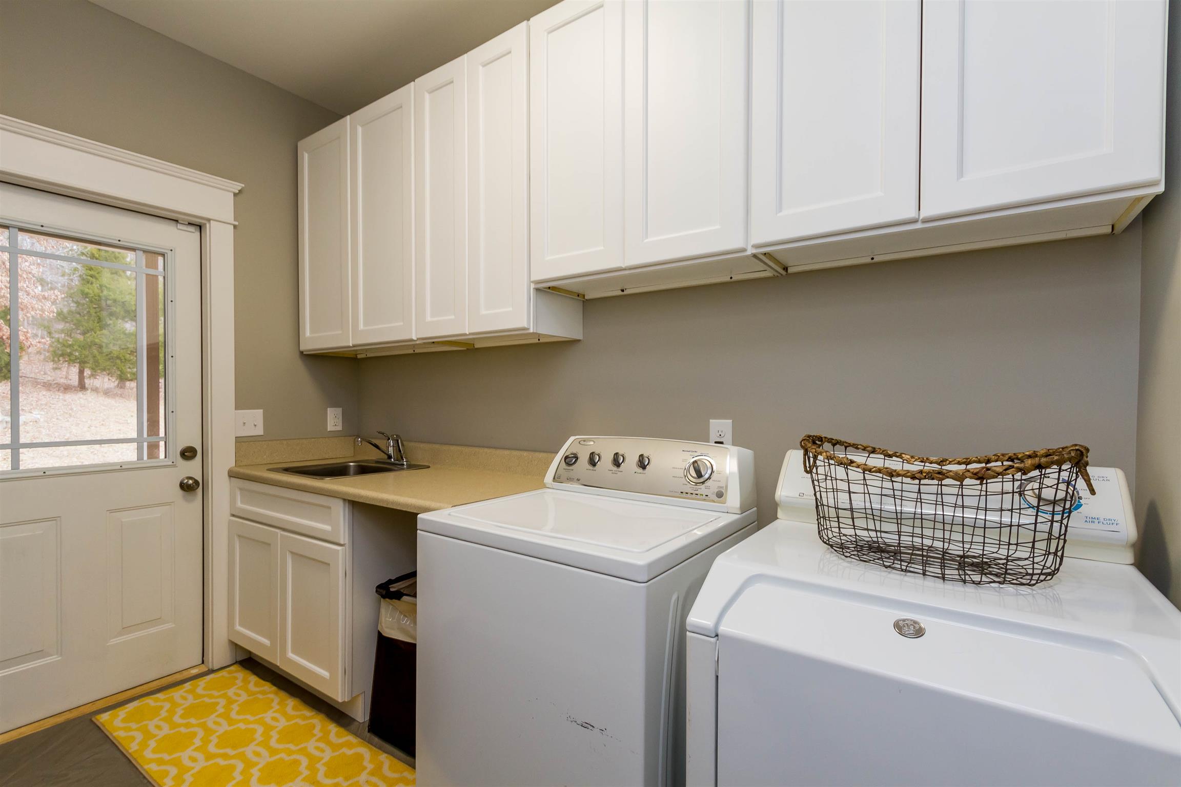 5488 Roy Pitt Road Springfield, TN 37172 - Photo 13 of 27 a utility room with dryer and washer