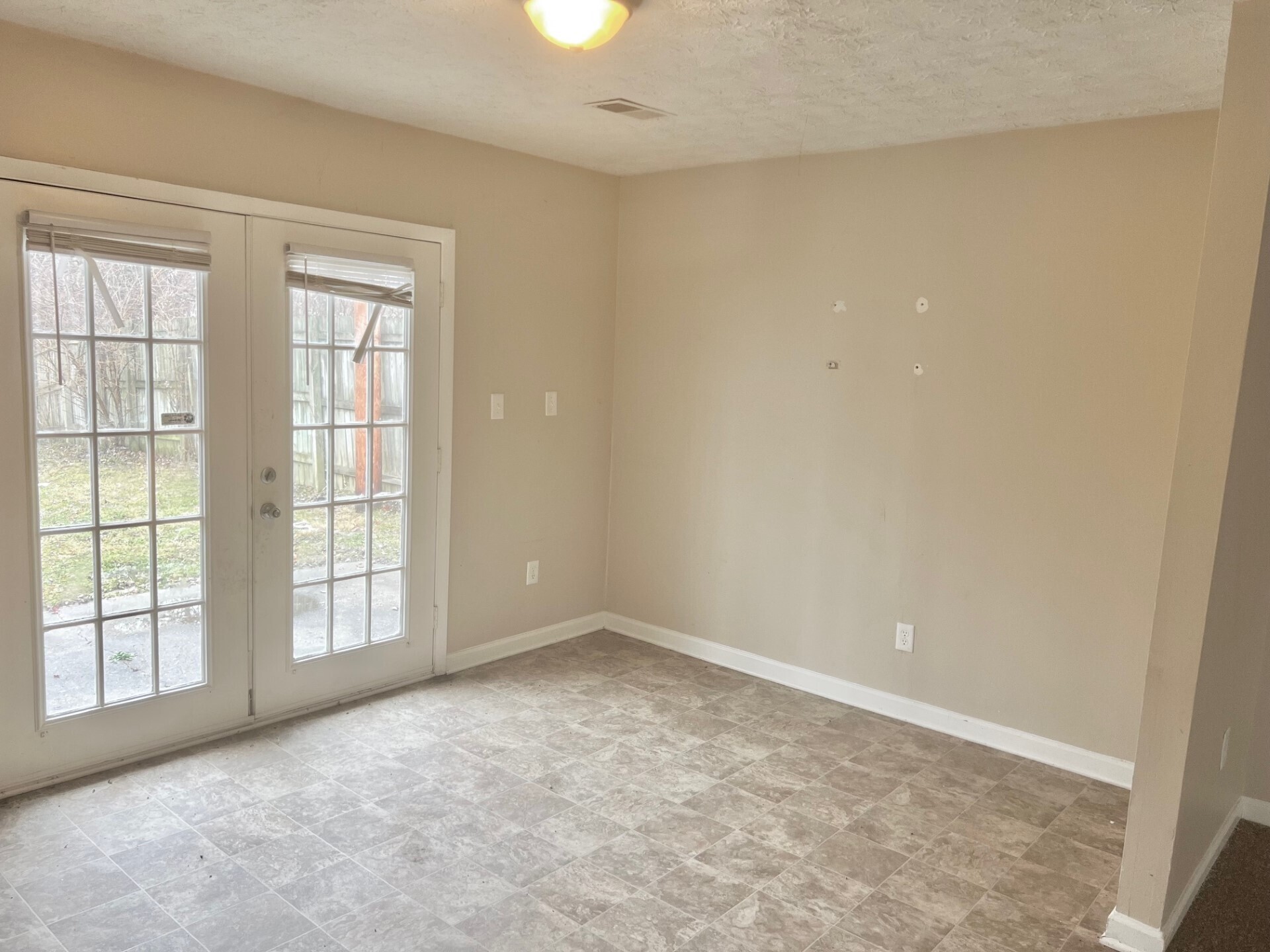 8607 Montery Road Indianapolis, IN 46226 - Photo 3 of 12