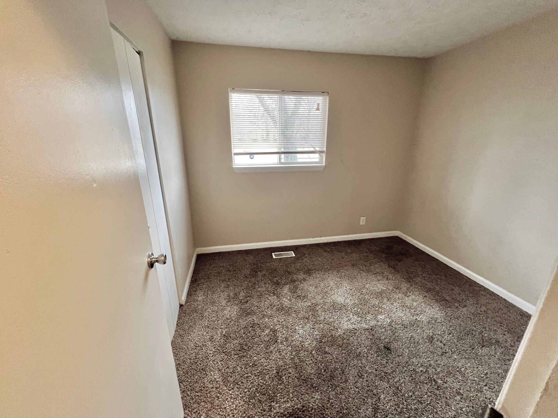 8607 Montery Road Indianapolis, IN 46226 - Photo 10 of 12