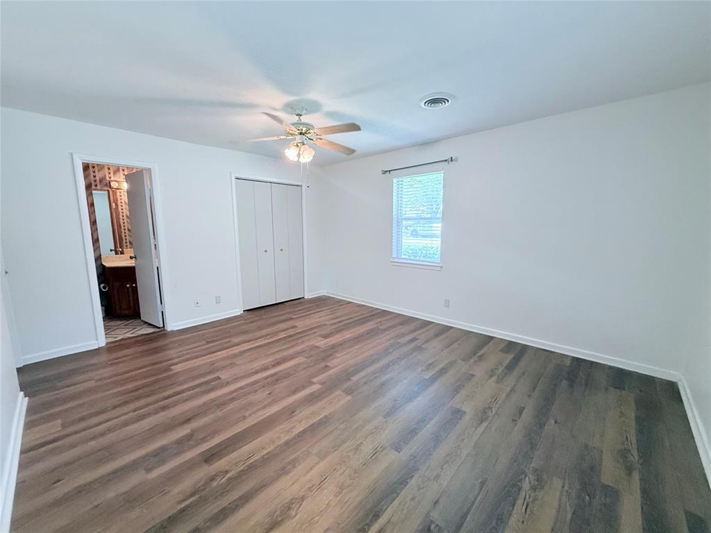 160 Bob White Road Denison, TX 75020 - Photo 17 of 29 Room featuring wood-finish flooring, a ceiling fan with integrated lighting, a window with blinds, and bi-fold closet doors