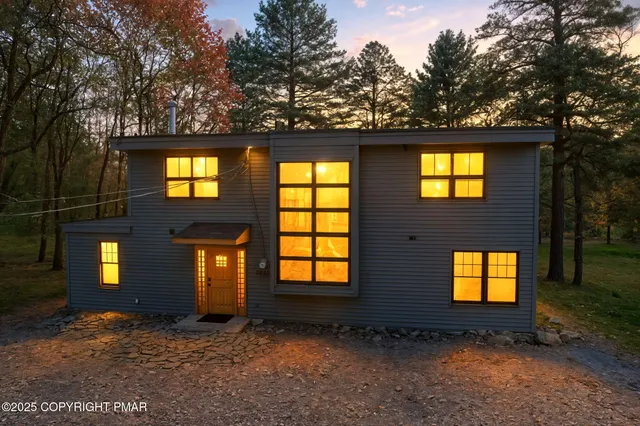 $715,000 | 149 Pineknoll Drive, Lake Harmony, PA 18624