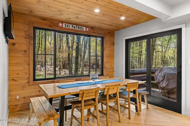 $715,000 | 149 Pineknoll Drive, Lake Harmony, PA 18624