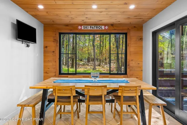 $715,000 | 149 Pineknoll Drive, Lake Harmony, PA 18624