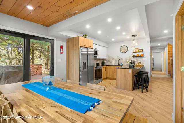 $715,000 | 149 Pineknoll Drive, Lake Harmony, PA 18624