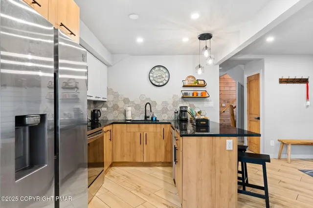 $715,000 | 149 Pineknoll Drive, Lake Harmony, PA 18624