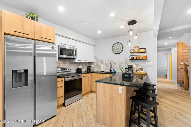 $715,000 | 149 Pineknoll Drive, Lake Harmony, PA 18624