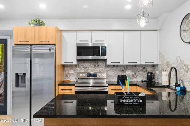 $715,000 | 149 Pineknoll Drive, Lake Harmony, PA 18624