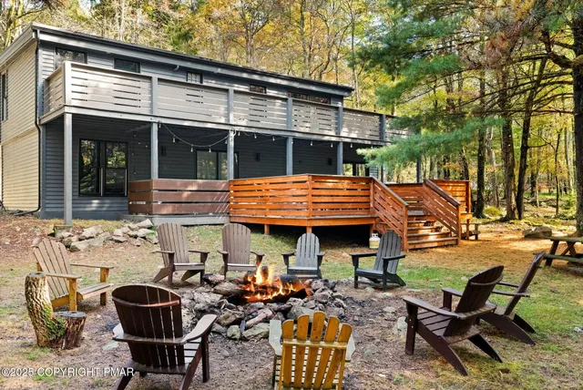 $715,000 | 149 Pineknoll Drive, Lake Harmony, PA 18624