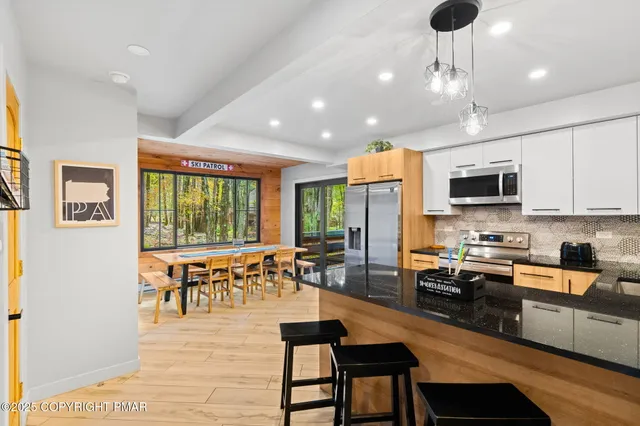 $715,000 | 149 Pineknoll Drive, Lake Harmony, PA 18624