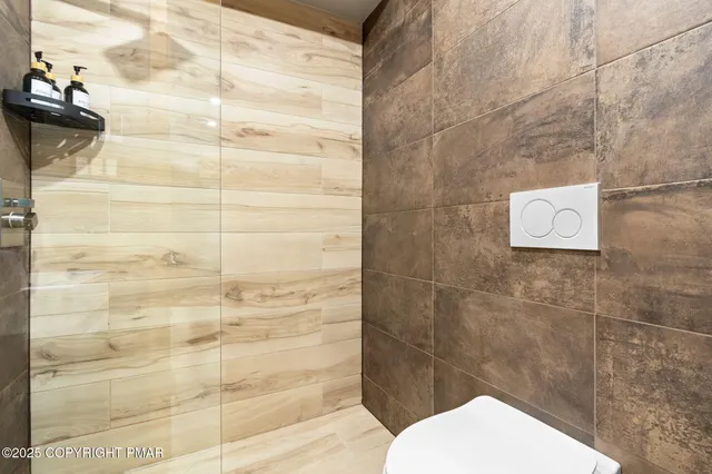 $715,000 | 149 Pineknoll Drive, Lake Harmony, PA 18624