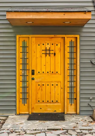 $715,000 | 149 Pineknoll Drive, Lake Harmony, PA 18624