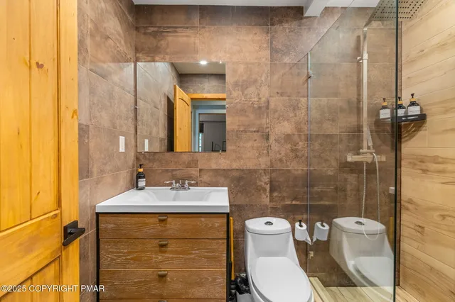 $715,000 | 149 Pineknoll Drive, Lake Harmony, PA 18624