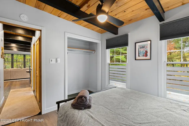 $715,000 | 149 Pineknoll Drive, Lake Harmony, PA 18624