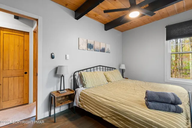 $715,000 | 149 Pineknoll Drive, Lake Harmony, PA 18624