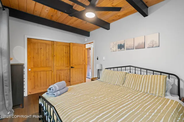 $715,000 | 149 Pineknoll Drive, Lake Harmony, PA 18624