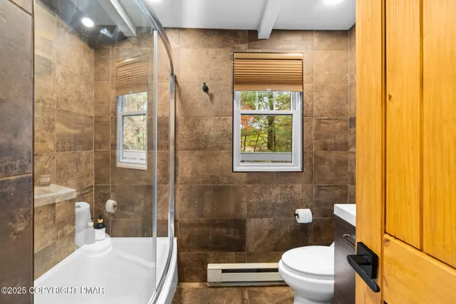 $715,000 | 149 Pineknoll Drive, Lake Harmony, PA 18624