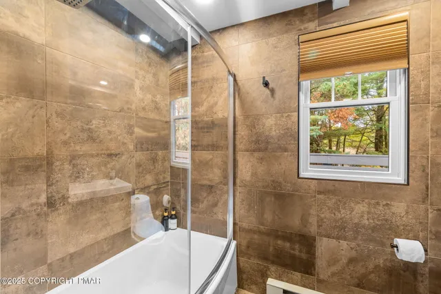 $715,000 | 149 Pineknoll Drive, Lake Harmony, PA 18624