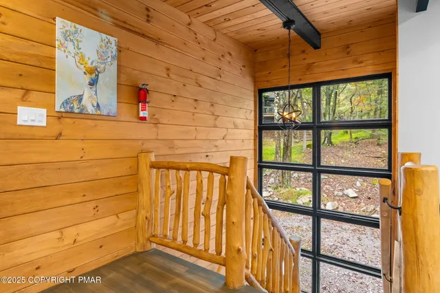 $715,000 | 149 Pineknoll Drive, Lake Harmony, PA 18624