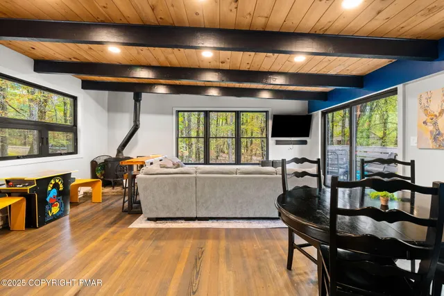 $715,000 | 149 Pineknoll Drive, Lake Harmony, PA 18624