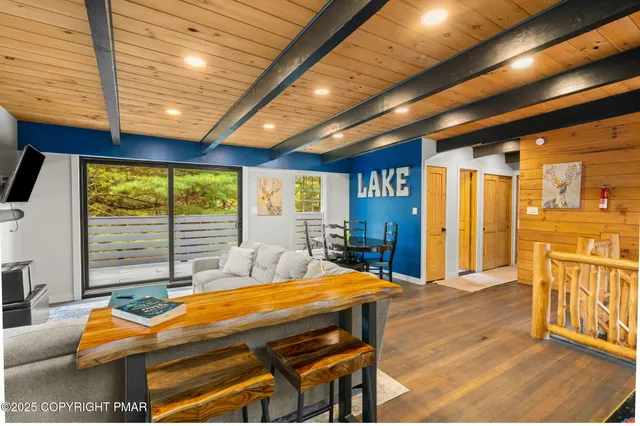 $715,000 | 149 Pineknoll Drive, Lake Harmony, PA 18624