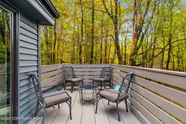 $715,000 | 149 Pineknoll Drive, Lake Harmony, PA 18624