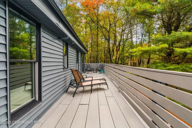 $715,000 | 149 Pineknoll Drive, Lake Harmony, PA 18624