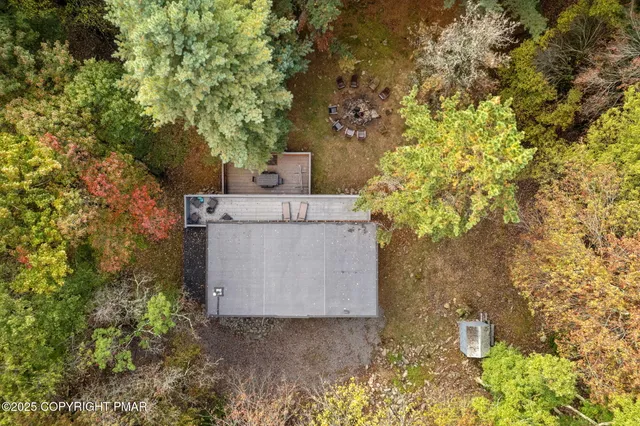 $715,000 | 149 Pineknoll Drive, Lake Harmony, PA 18624