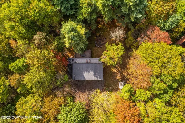 $715,000 | 149 Pineknoll Drive, Lake Harmony, PA 18624