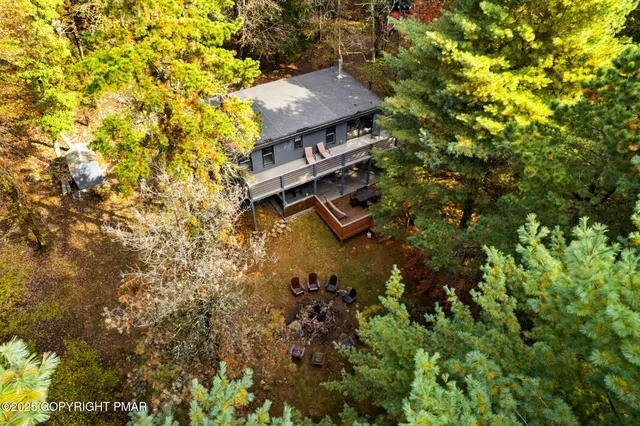 $715,000 | 149 Pineknoll Drive, Lake Harmony, PA 18624