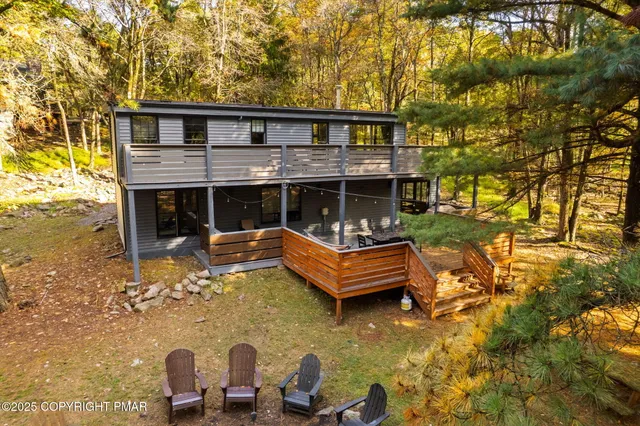 $715,000 | 149 Pineknoll Drive, Lake Harmony, PA 18624