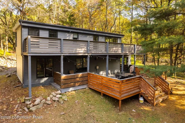 $715,000 | 149 Pineknoll Drive, Lake Harmony, PA 18624