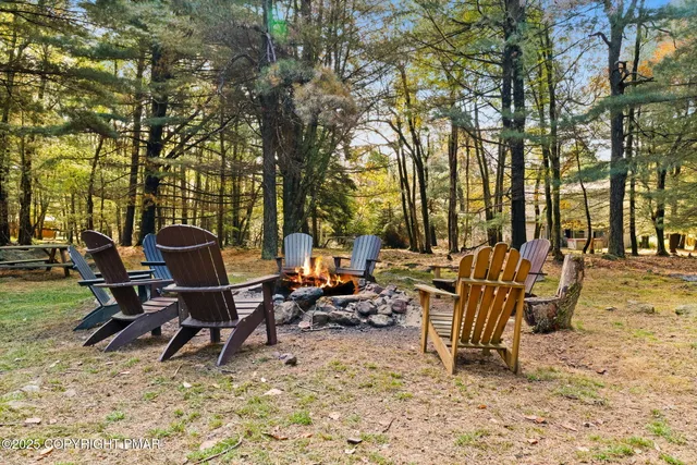 $715,000 | 149 Pineknoll Drive, Lake Harmony, PA 18624