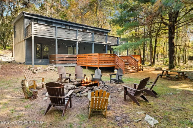 $715,000 | 149 Pineknoll Drive, Lake Harmony, PA 18624