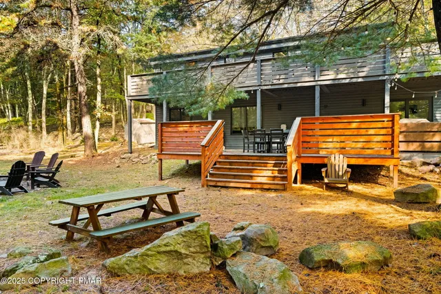 $715,000 | 149 Pineknoll Drive, Lake Harmony, PA 18624