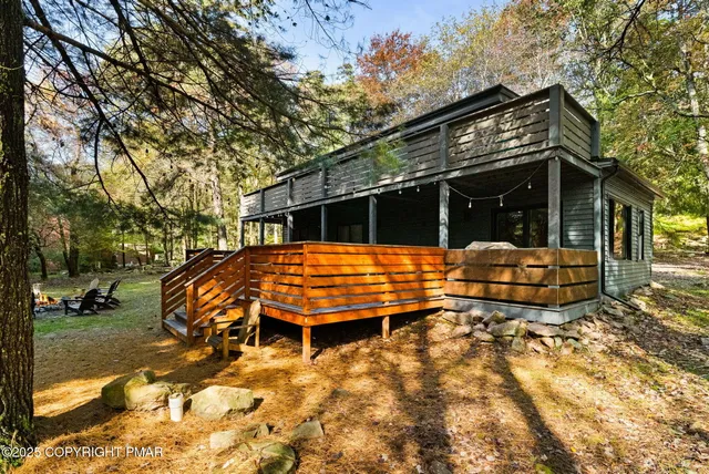 $715,000 | 149 Pineknoll Drive, Lake Harmony, PA 18624