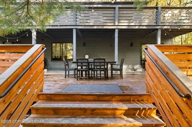 $715,000 | 149 Pineknoll Drive, Lake Harmony, PA 18624