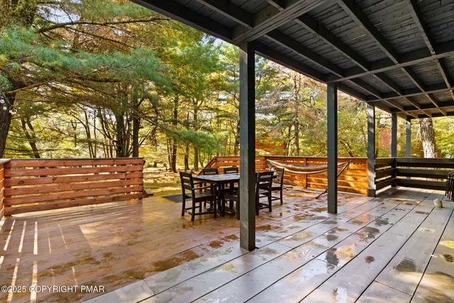 $715,000 | 149 Pineknoll Drive, Lake Harmony, PA 18624