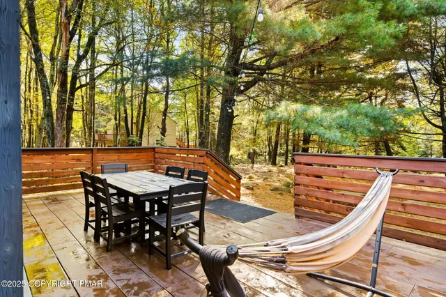 $715,000 | 149 Pineknoll Drive, Lake Harmony, PA 18624