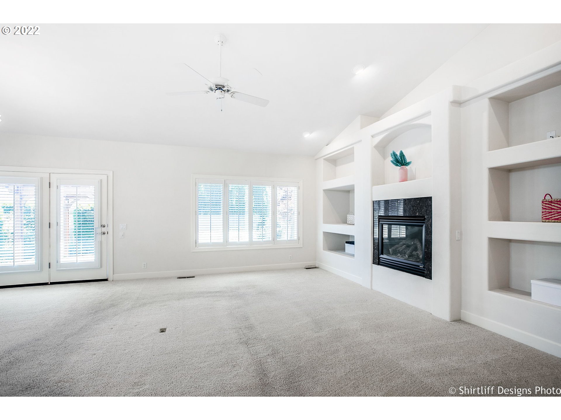 821 River Knoll Way Springfield, OR 97477 - Photo 11 of 29 Living Room