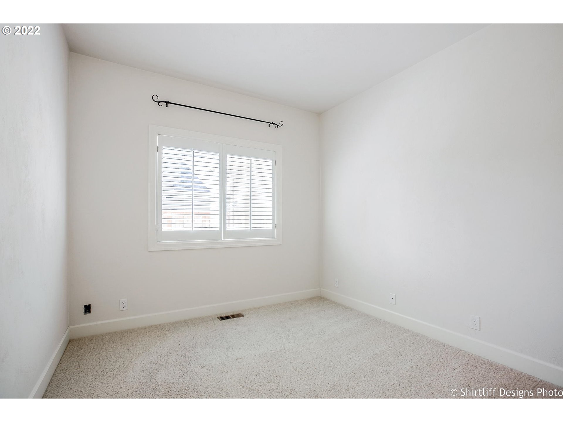 821 River Knoll Way Springfield, OR 97477 - Photo 22 of 29 Bedroom