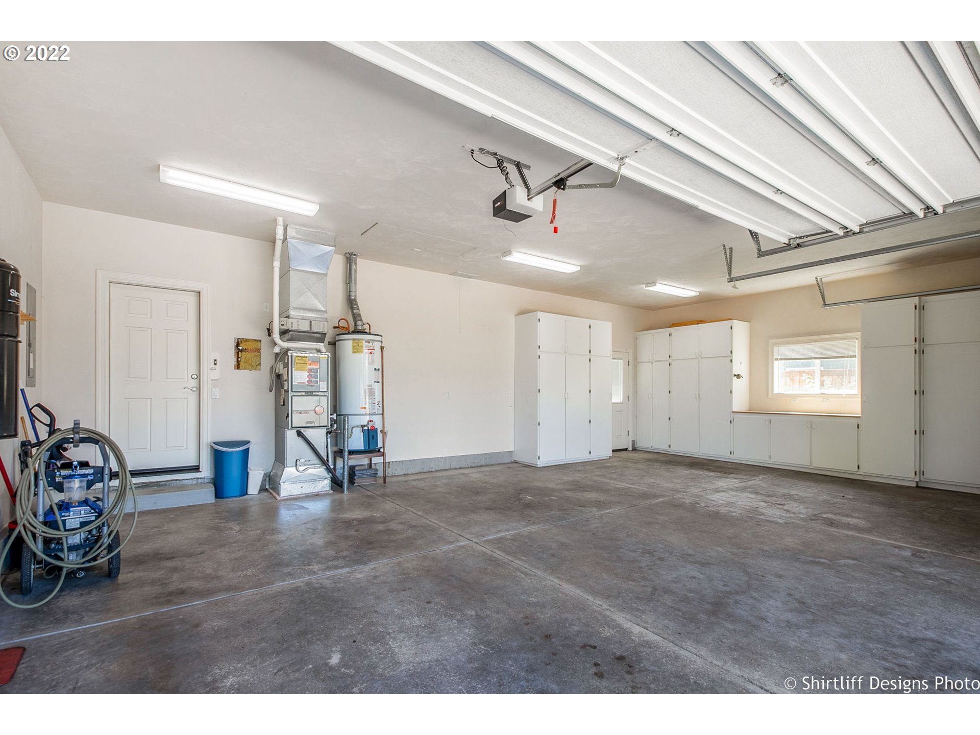 821 River Knoll Way Springfield, OR 97477 - Photo 24 of 29 Garage
