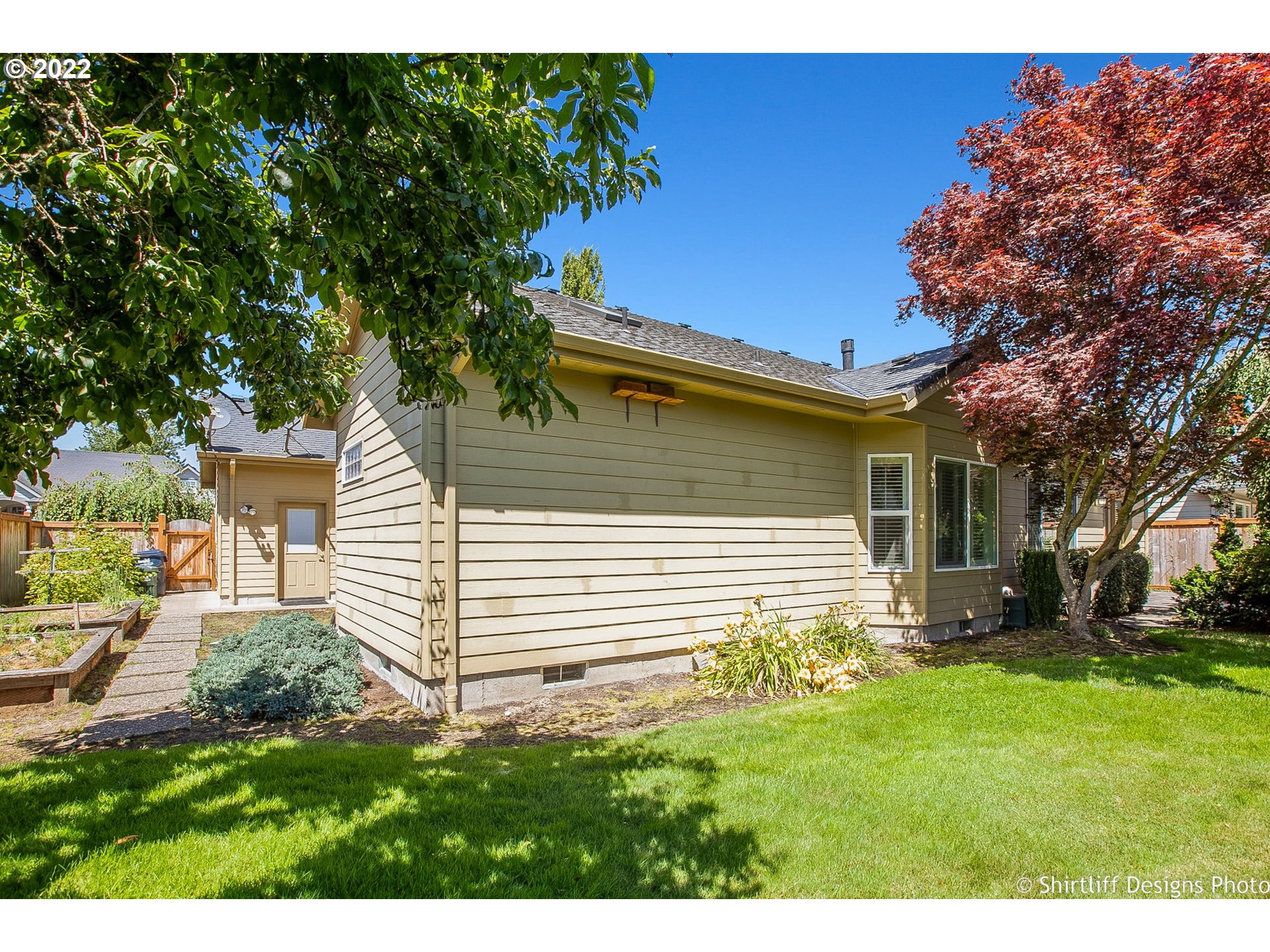 821 River Knoll Way Springfield, OR 97477 - Photo 25 of 29 Backyard