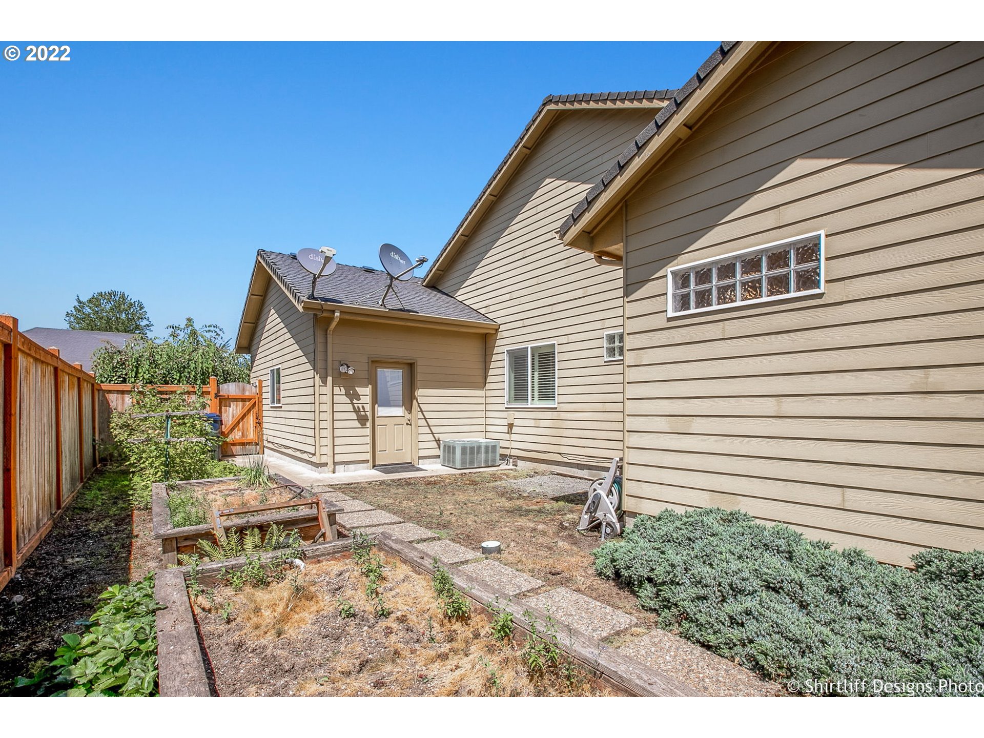 821 River Knoll Way Springfield, OR 97477 - Photo 28 of 29 Garden