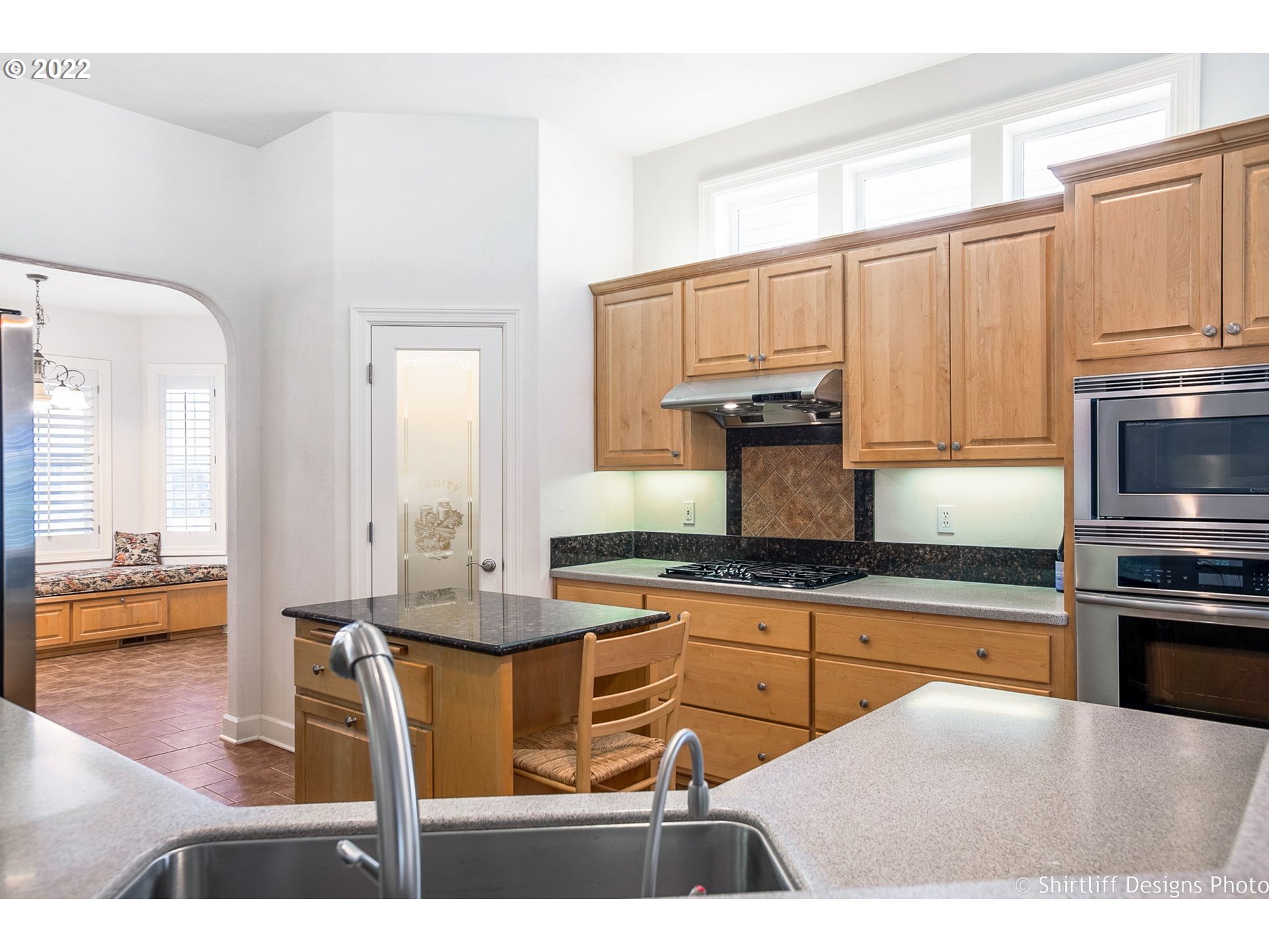 821 River Knoll Way Springfield, OR 97477 - Photo 6 of 29 Kitchen