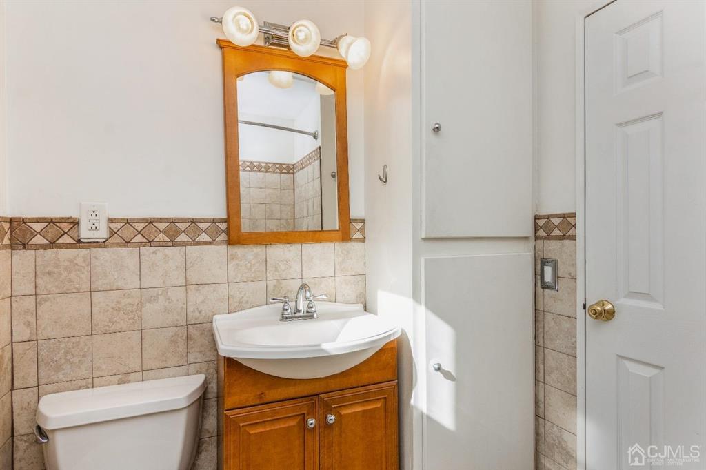 182 McFarlane Road Colonia, NJ 07067 - Photo 18 of 28 FULL BATHROOM