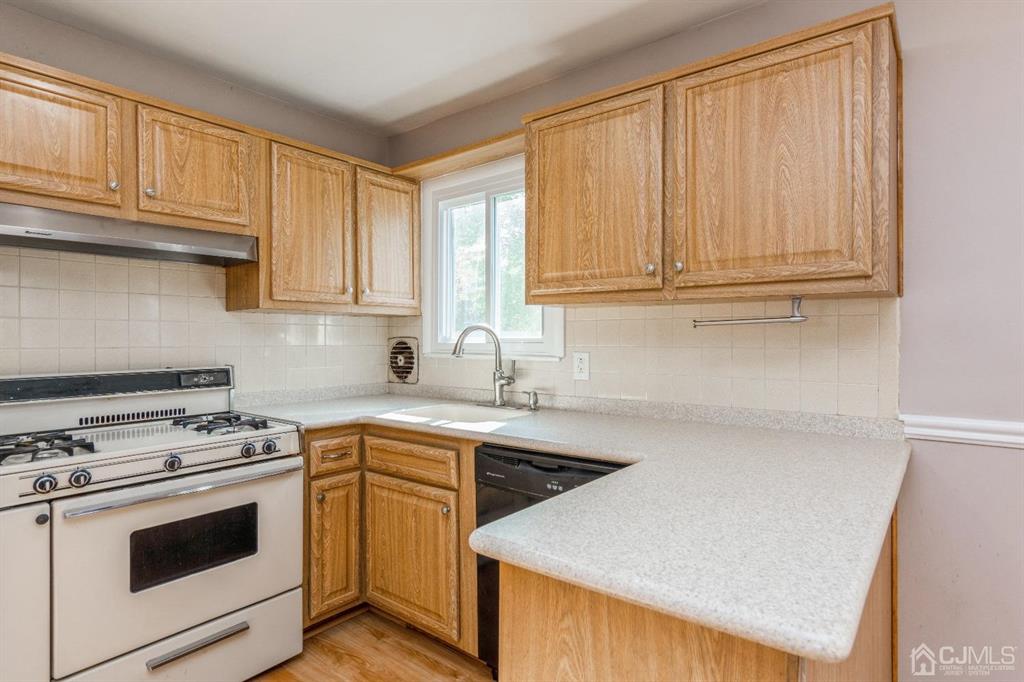 182 McFarlane Road Colonia, NJ 07067 - Photo 10 of 28 KITCHEN