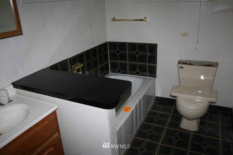 4034 Poplar Way Longview, WA 98632 - Photo 6 of 15 Gallery Image 6